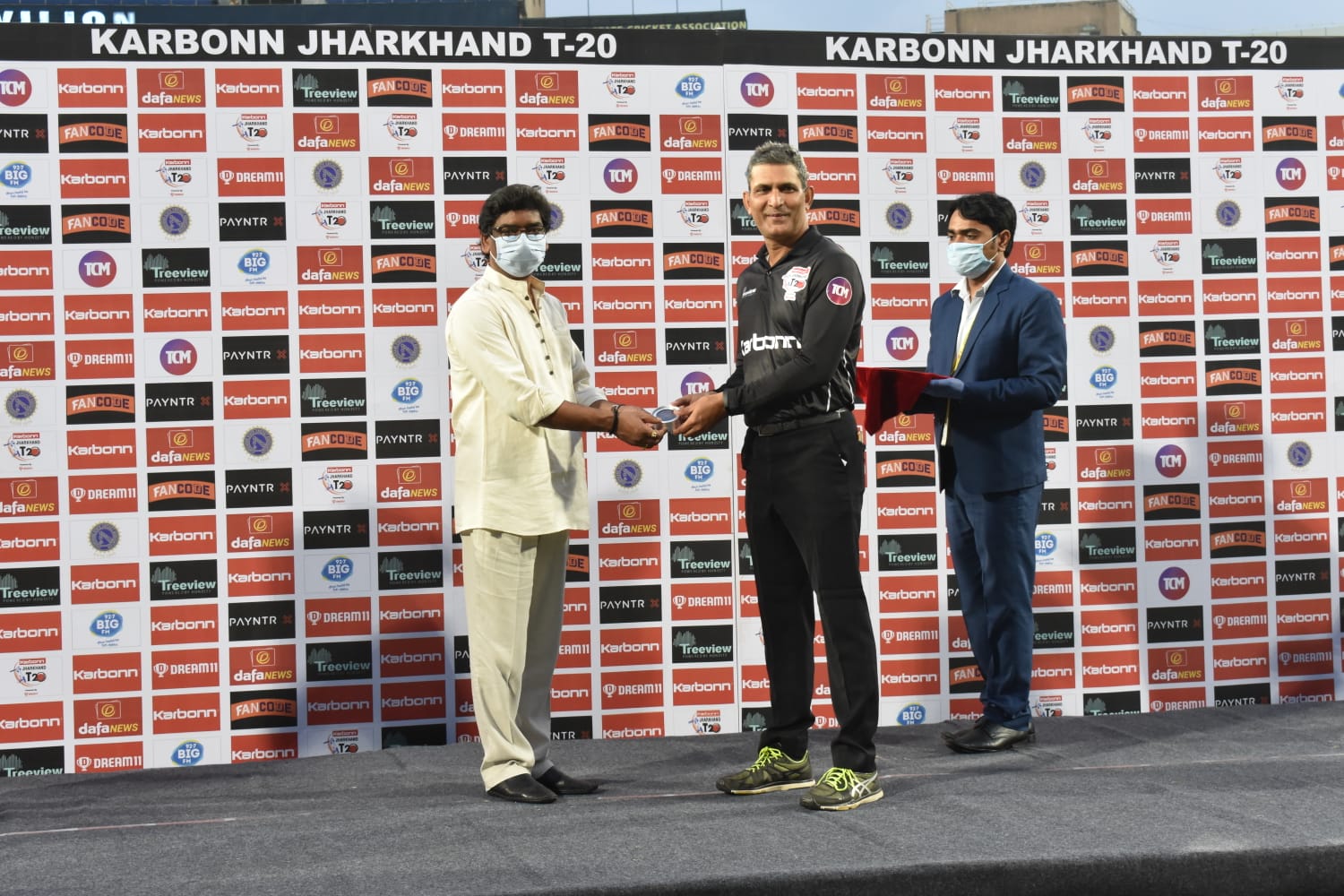 Somnath Jha honoured at Karbonn Jharkhand T-20